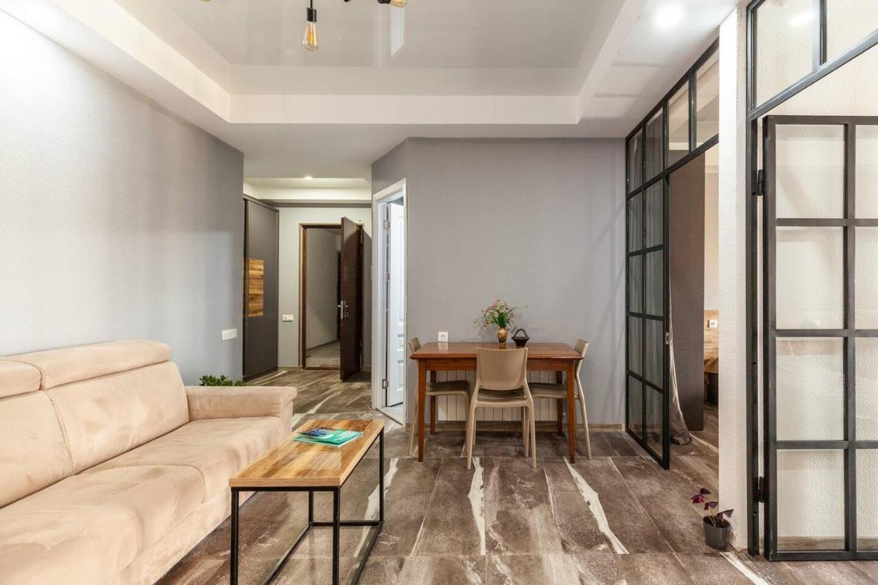 Veli Group Apartment In Old City Kutaisi Eksteriør bilde
